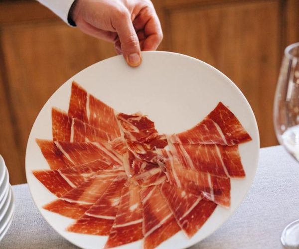 Ejemplo de como el jamón ibérico de bellota se queda adherido al plato.