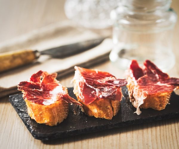 Jamón ibérico de bellota en el desayuno